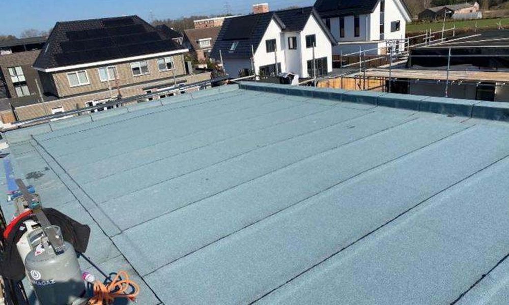 Nieuwe laag bitumen in Leiderdorp